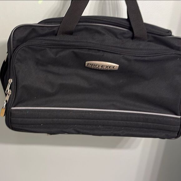 Pro-Exec Black Textured Duffel Bag with Shoulder Strap - Picture 1 of 8